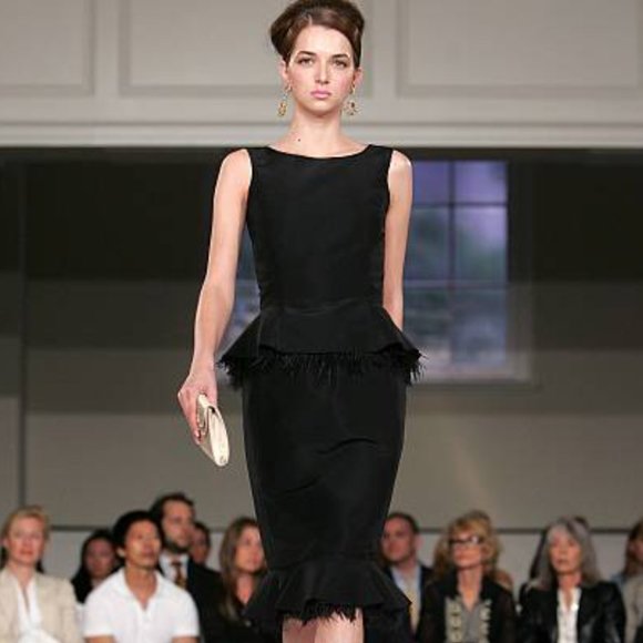 Oscar de la Renta Dresses & Skirts - Oscar De La Renta 2008 Knee Length Silk & Ostrich Feather Skirt